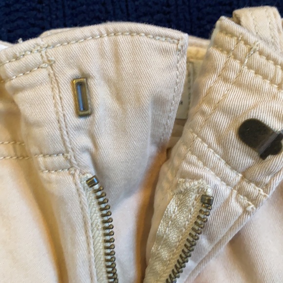 LEAVING CLOSET! 
Abercrombie Kids-CARGO SHORTS. Youth SIZE 7/8.  Tan. - Picture 6 of 7